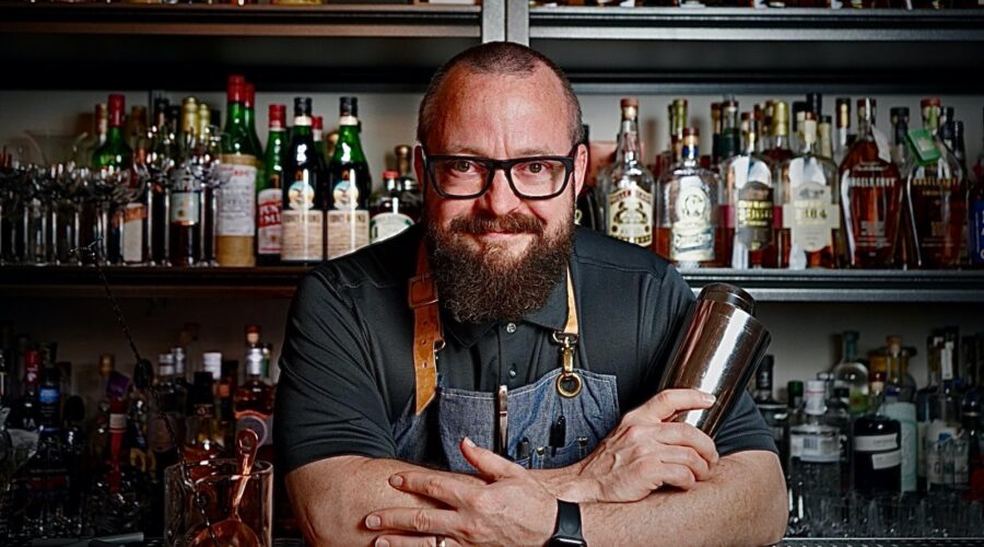 Mixologist launches online cocktail lessons